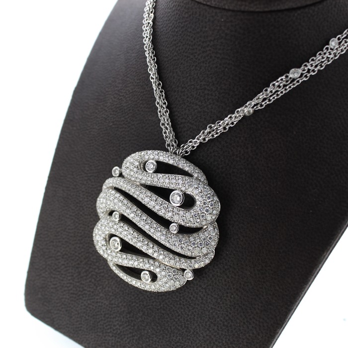Hulchi_Belluni_collier_witgoud_18K_Briljant_Outlet_2025_Juwelier_Clem_Vercammen-3.jpg