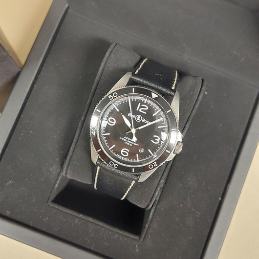Horloge Bell & Ross BR V2-92 Black Steel BRV292-BL-ST/SCA