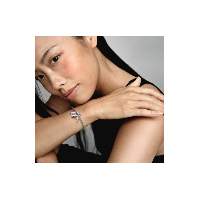 256371 01 Pandora Moments HAngslot Sleutel Hangende Bedel 790088C02 Juwelier Clem Vercammen.png