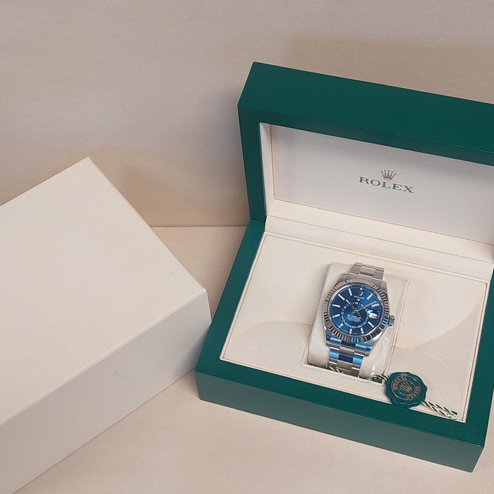 Rolex_Sky-Dweller_326934_tweedehands_70958-690_Juwelier_Clem_Vercammen-13.jpg