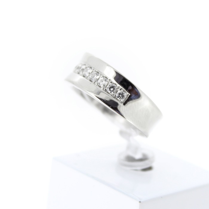 Flanders_Ring_witgoud_18karaat_briljant_tweedehands_71167_Juwelier_Clem_Vercammen-2.jpg