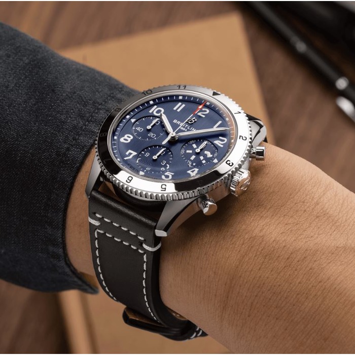 258330_01_Breitling_Classic_Avi_Corsair_A233801A1C1X1_Juwelier_Clem_Vercammen-4.jpg