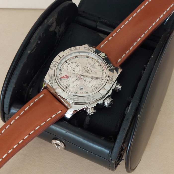 Breitling_Chronomat_AB0410_Tweedehands_74150-729_Juwelier_Clem_Vercammen-17.jpg