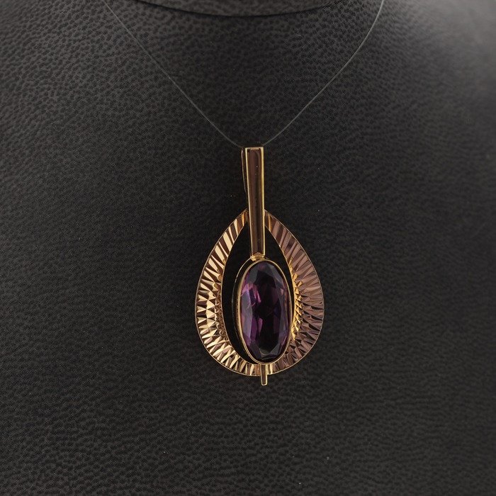 Hanger_geelgoud_18karaat_Amethist_Tweedehands_CV-1425_Juwelier_Clem_Vercammen-3.jpg