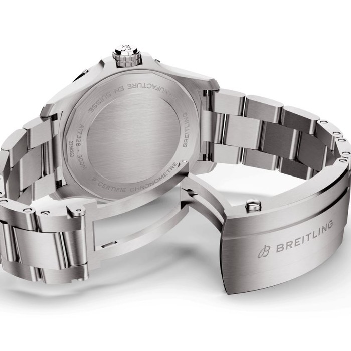260827_01_Breitling_Avenger_Automatic_42_steel_A17328101B1A1_Juwelier_Clem_Vercammen-3.jpg
