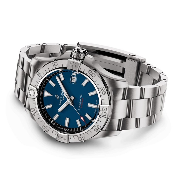 260828_01_Breitling_Avenger_Automatic_42_steel_Blue_A17328101C1A1_JUwelier_Clem_Vercammen-2.jpg