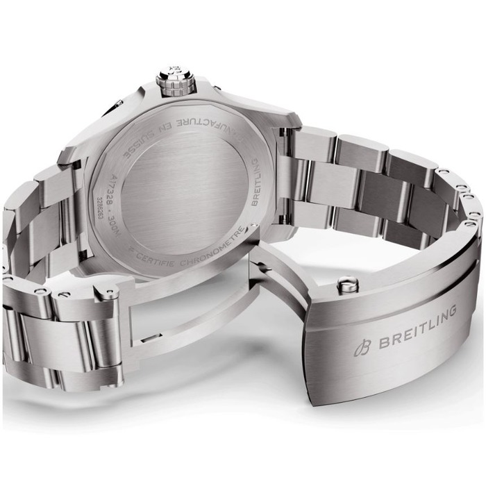260828_01_Breitling_Avenger_Automatic_42_steel_Blue_A17328101C1A1_JUwelier_Clem_Vercammen-4.jpg