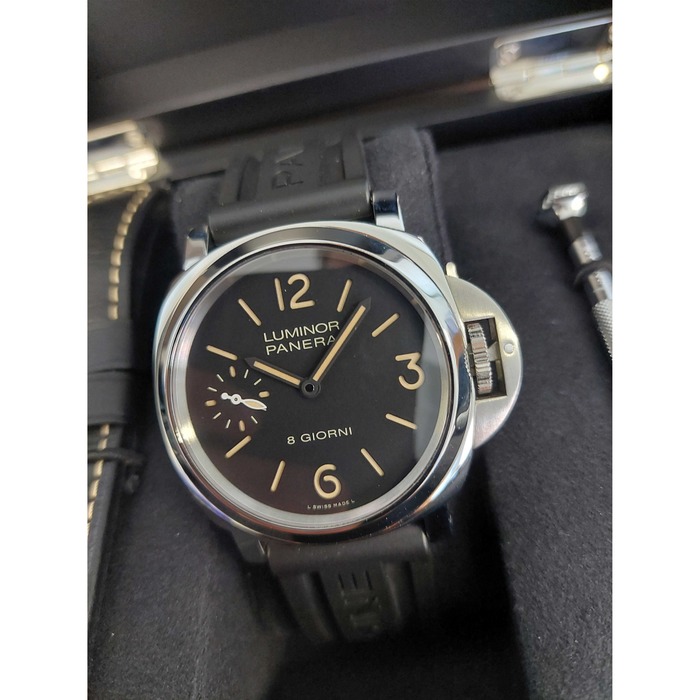 Deze Panerai Luminor 8 Giorni PAM 00915 is tweedehands te koop