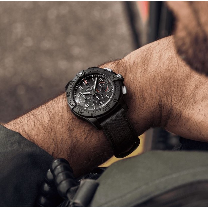 261192_01_Breitling_Avenger_B01_CHronograph_44_SB0147101B1X1_Juwelier_Clem_Vercammen-4.jpg