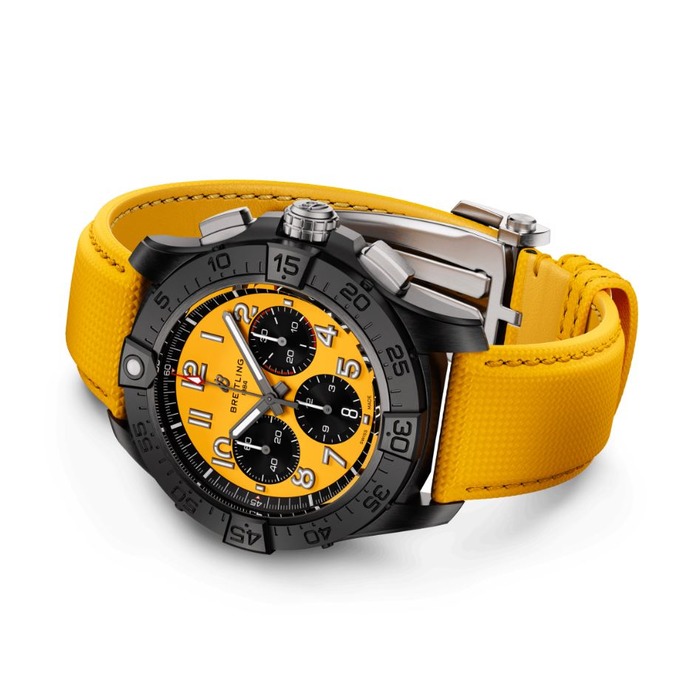 261275_01_BReitling_Avenger_B01_Chronograph_44_Geel_SB0147101I1X1_JUwelier_Clem_Vercammen-2.jpg