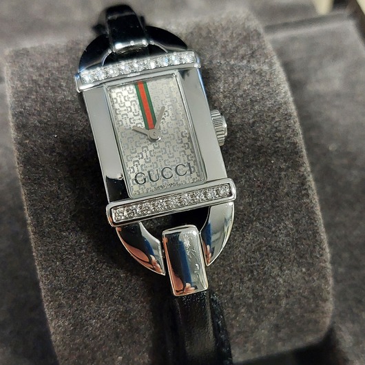 Gucci horloge 2025 tweedehands