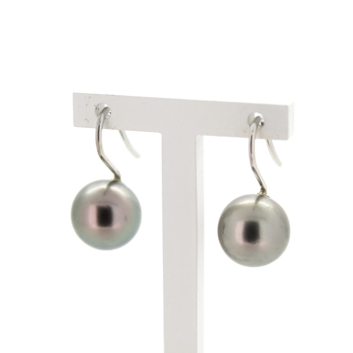 Oorbellen_witgoud_18karaat_tahiti_parel_tweedehands_77767-1705_Juwelier_Clem_Vercammen-1.jpg