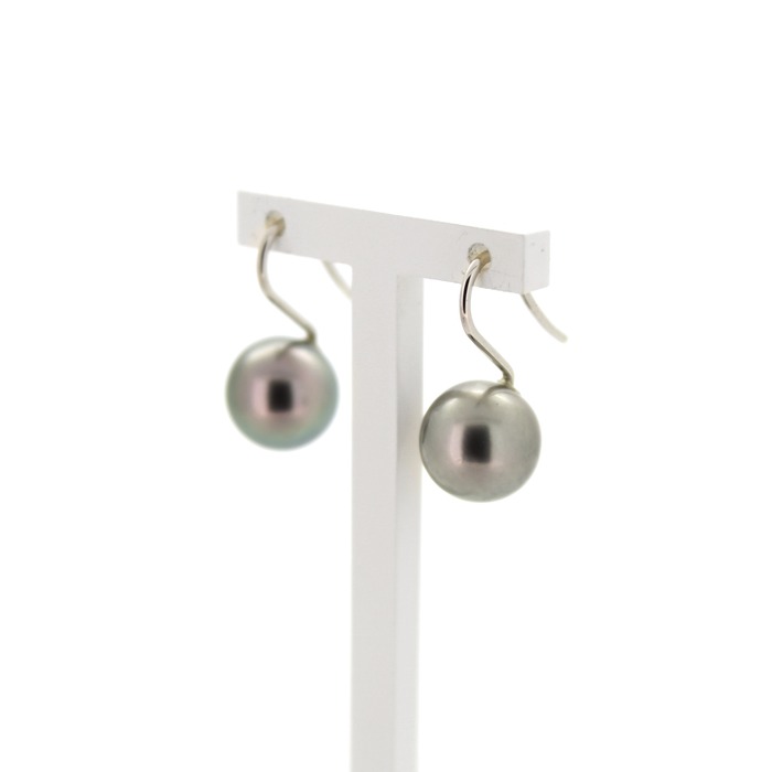 Oorbellen_witgoud_18karaat_tahiti_parel_tweedehands_77767-1705_Juwelier_Clem_Vercammen-2.jpg