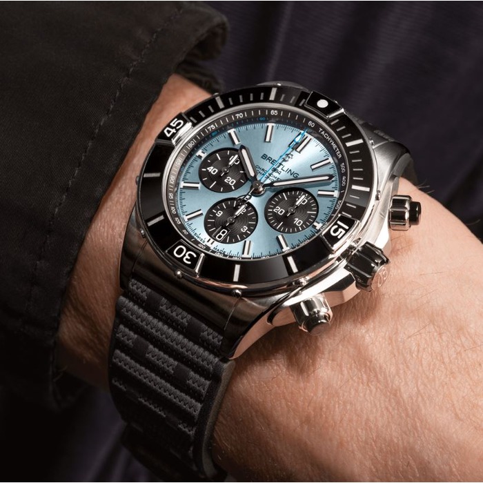 261593_01_Breitling_Chronomat_B01_44_ICEBLUE_Black_Rubber_PB0136251C1S1_Juwelier_Clem_Vercammen-4.jpg