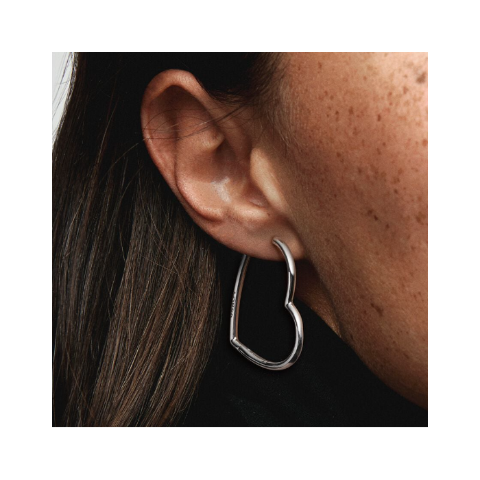 261608 01 Pandora Assymetrical Heart Silver Hoop Earrings 297822 Juwelier Clem Vercammen.png