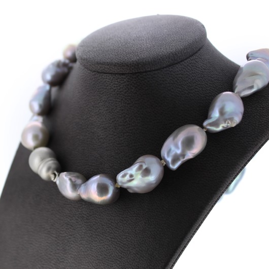 Juweel Parelcollier en parelarmband 18 karaat witgouden sluiting '78807-1747-TWDH' Juweel Parelcollier en parelarmband 18 karaat witgouden sluiting '78807-1747-TWDH'