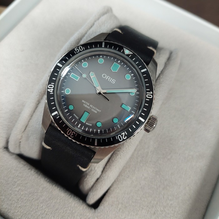 Oris_Divers_Sixty-Five_017337707_Outlet_Juwelier_clem_Vercammen-12.jpg