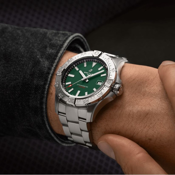 262020_01_Breitling_Avenger_Automatic_42_steel_A17328101L1A1_Juwelier_Clem_Vercammen-4.jpg