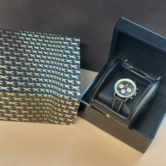 Horloge BREITLING NAVITIMER B01 CHRONOGRAPH AB0121211B1X1 Limited edition 'CV-808-TWDH' 