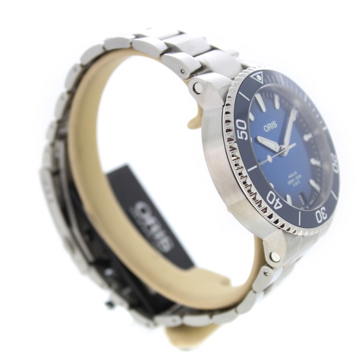 Oris_Aquis-Date_0140077694135_Outlet_255256_Juwelier_Clem_Vercammen-7.jpg