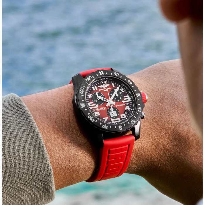 266506_01_Breitling_Endurance_Pro_44_Ironman_Breitlight_Red_XA823109A1K1S1_Juwelier_Clem_Vercammen-5.jpg
