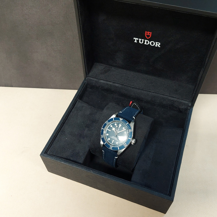 267736_01_Tudor_Black_Bay_79030B_Tweedehands_CV-941_Juwelier-Clem_Vercammen-15.jpg