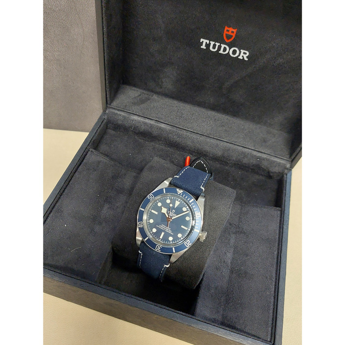 267736_01_Tudor_Black_Bay_79030B_Tweedehands_CV-941_Juwelier-Clem_Vercammen-16.jpg