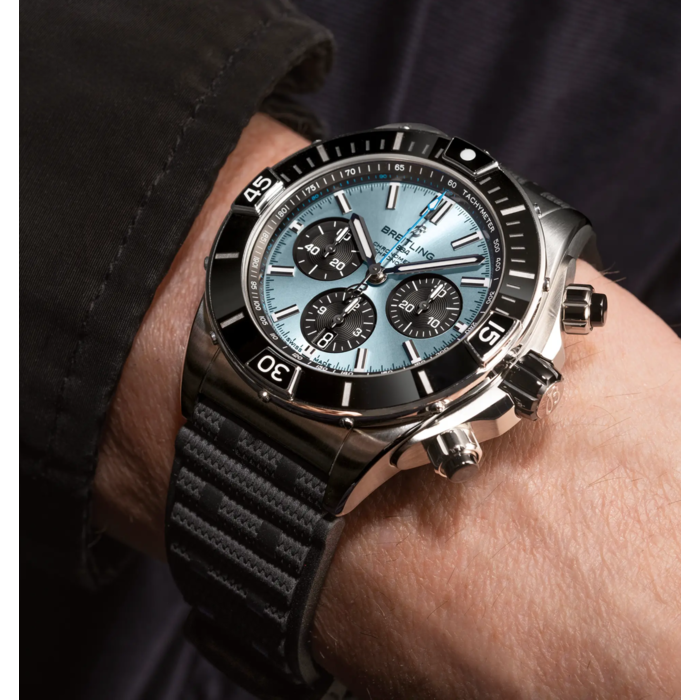 261593_01_Breitling_Chronomat_B01_44_ICEBLUE_Black_Rubber_PB0136251C1S1_Juwelier_Clem_Vercammen_5.png