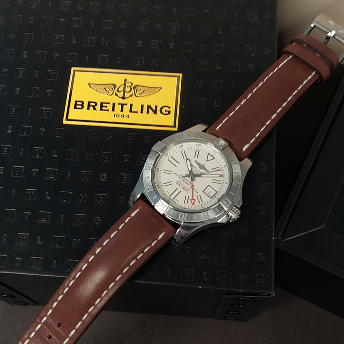 267144_01_Breitling_Avenger_GMT_43_A3239011-g778_Tweedehand_CV-933_Juwelier_Clem_Vercammen-15.jpg