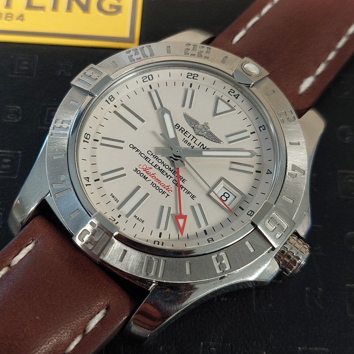 267144_01_Breitling_Avenger_GMT_43_A3239011-g778_Tweedehand_CV-933_Juwelier_Clem_Vercammen-17.jpg