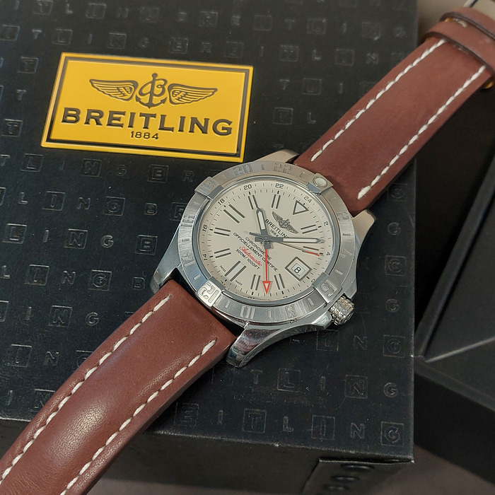 267144_01_Breitling_Avenger_GMT_43_A3239011-g778_Tweedehand_CV-933_Juwelier_Clem_Vercammen16.jpg