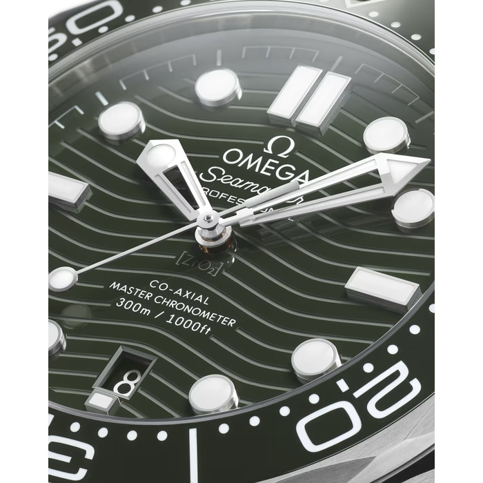 250830_01_Omega_Seamaster_Diver_300M_Co-Axial_Master_Chronometer_42MM_21030422010001_Juwelier_Clem_Vercammen_3.jpg