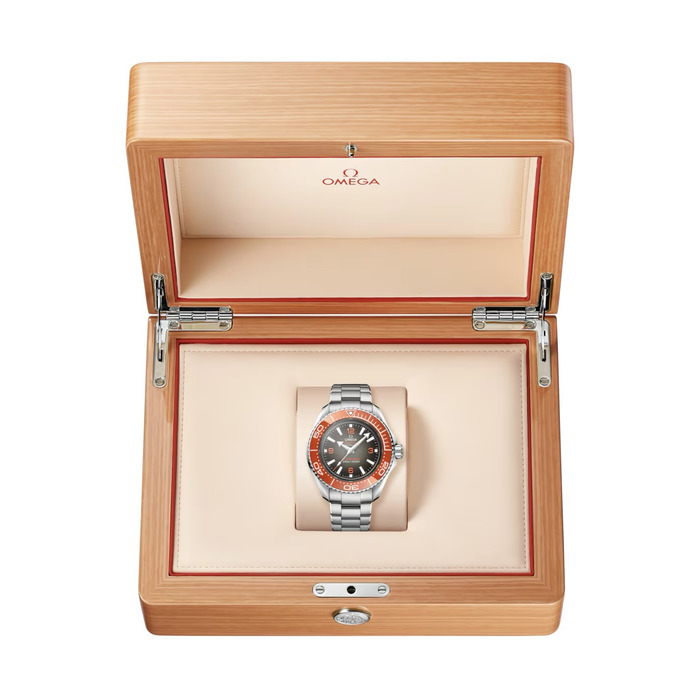 Omega_Seamaster_Planet_Ocean_6000M_oranje_21530462106001_Juwelier_Clem_Vercammen_8.jpg