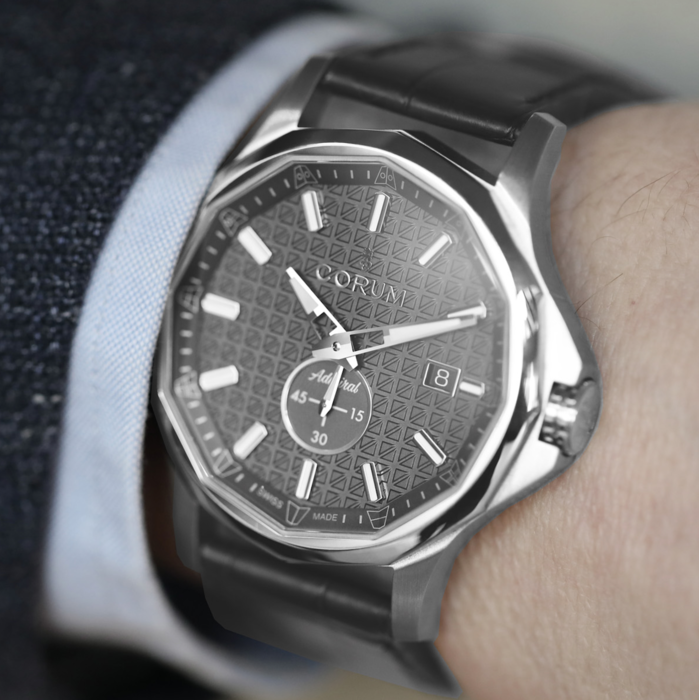 266095_01_Corum_Admiral_42_Automatic_A395-04292_Juwelier_Clem_Vercammen_2.png