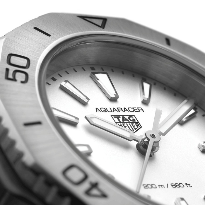 250503_01_Tag_Heuer_Aquaracer_Professional_200_Quartz_WBP1411-BA0622_Juwelier_Clem_Vercammen_3.jpg