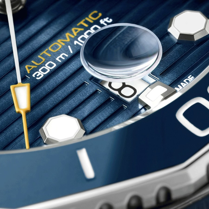 247506_01_Tag_Heuer_Aquaracer_Professional_300_Calibre_5_Automatic_WBP201B-FT6198_Juwelier_Clem_Vercammen_3.jpg