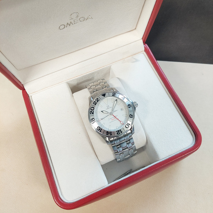 Omega_Seamaster_GMT_25382000_Tweedehands_89029-877_Juwelier_Clem_Vercammen-17.jpg
