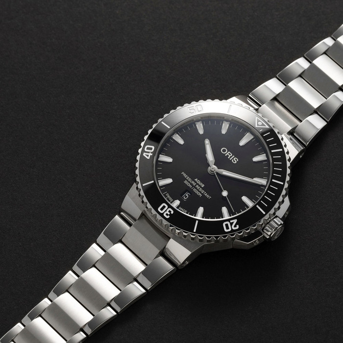 263659_01_Oris_Aquis_Date_01733-7789-4154-07-8-23-04PEB_Juwelier_Clem_Vercammen_2.jpg