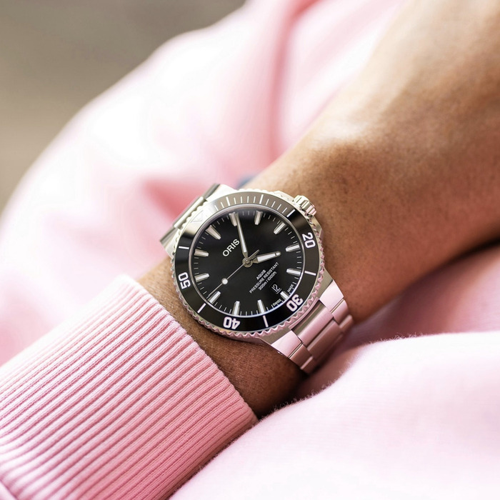 263657_01_Oris_Aquis_Date_01733-7787-4154-07-8-22-04PEB_Juwelier_Clem-Vercammen_5.jpg