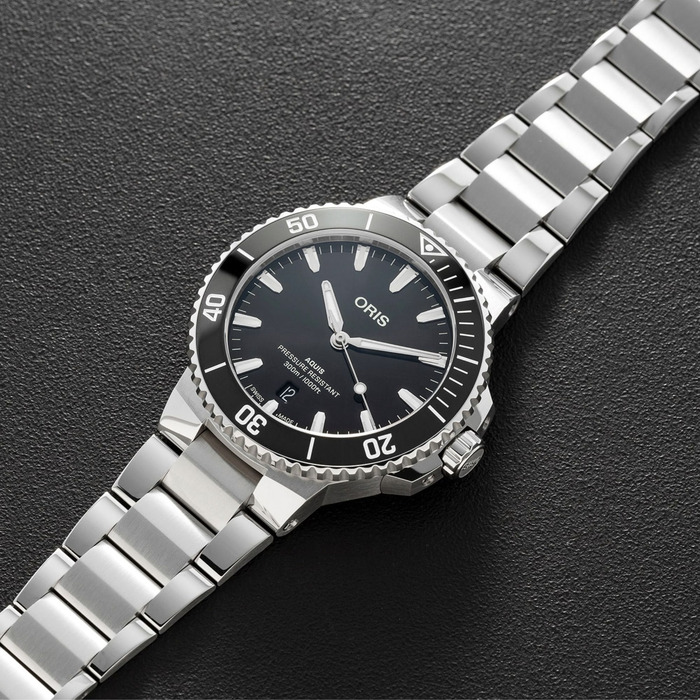 263657_01_Oris_Aquis_Date_01733-7787-4154-07-8-22-04PEB_Juwelier_Clem-Vercammen_2.jpg