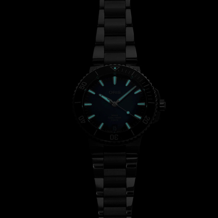 Oris_Aquis_01_400_7790_4135_07_8_23_02peb_Juwelier_Clem_Vercammen_7.jpg