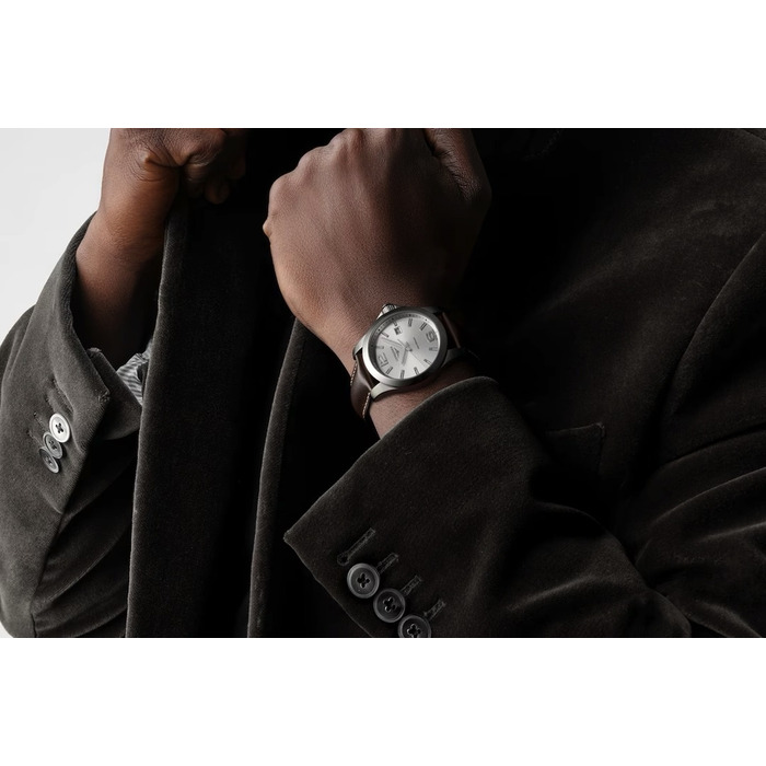 234711_01_Longines_Conquest_Watch_L37594765_Clem_Vercammen_Longines_Online_Shop_6.jpg