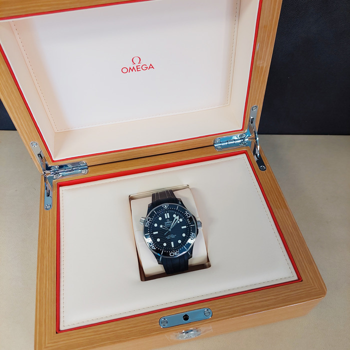269358_01_Omega_Diver_21092442001001_Tweedehands_CV-980_Juwelier_Clem_Vercammen-20.jpg