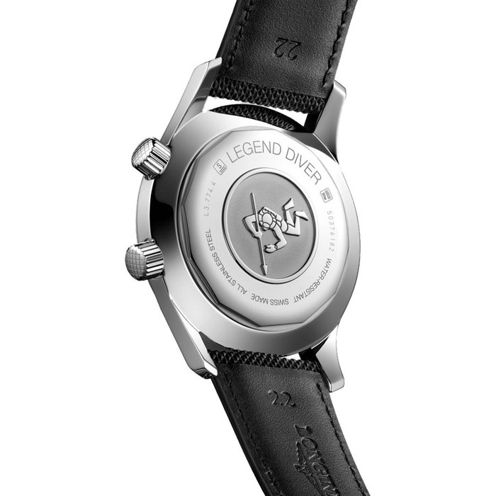 237380_01_Longines_Heritage_Legend_Diver_Watch_L37744500_Clem_Vercammen_Longines_Online_Shop_3.jpg