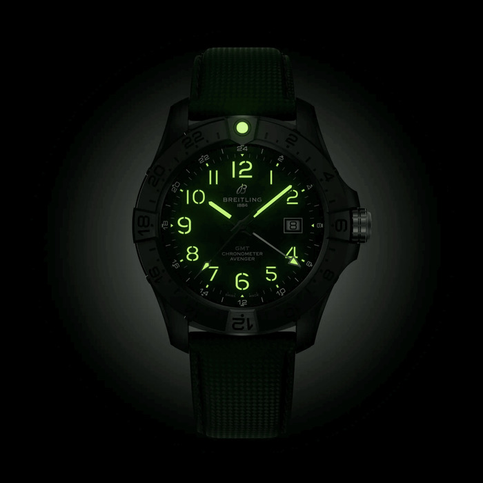 Breitling_Avenger_Automatic_GMT_44_Night_Mission_S32320101B1X1_Juwelier_Clem_Vercammen_5.jpg