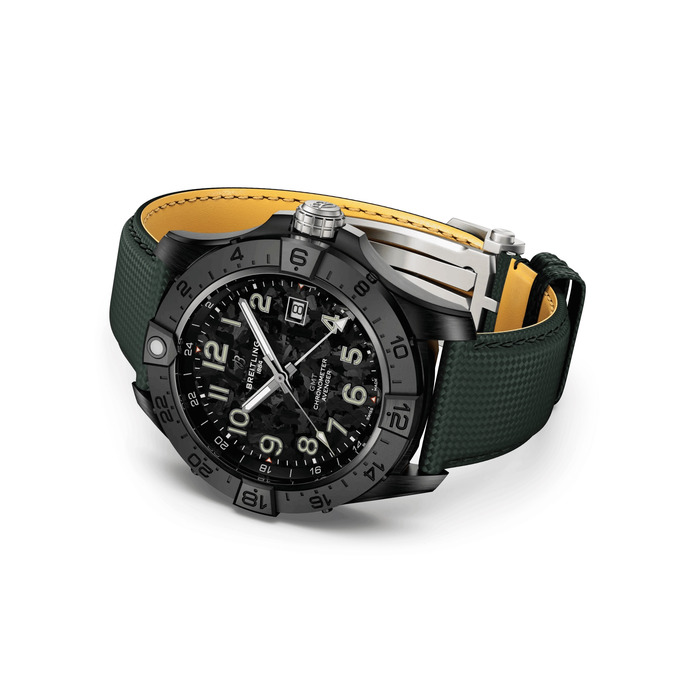 Breitling_Avenger_Automatic_GMT_44_Night_Mission_S32320101B1X1_Juwelier_Clem_Vercammen_4.jpg