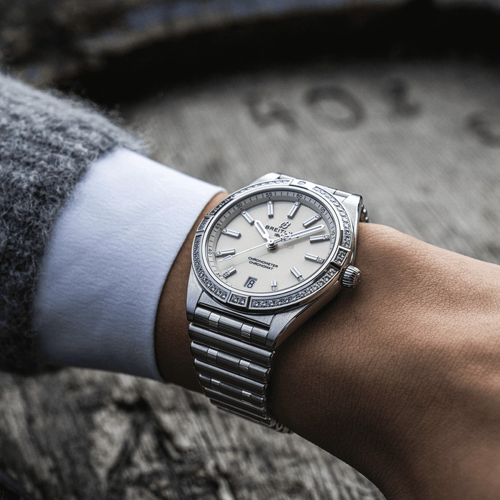 breitling_chronomat_36_automatic_silver_diamonds_steel_a10380591a1a1_juwelier_clem_vercammen_5.jpg