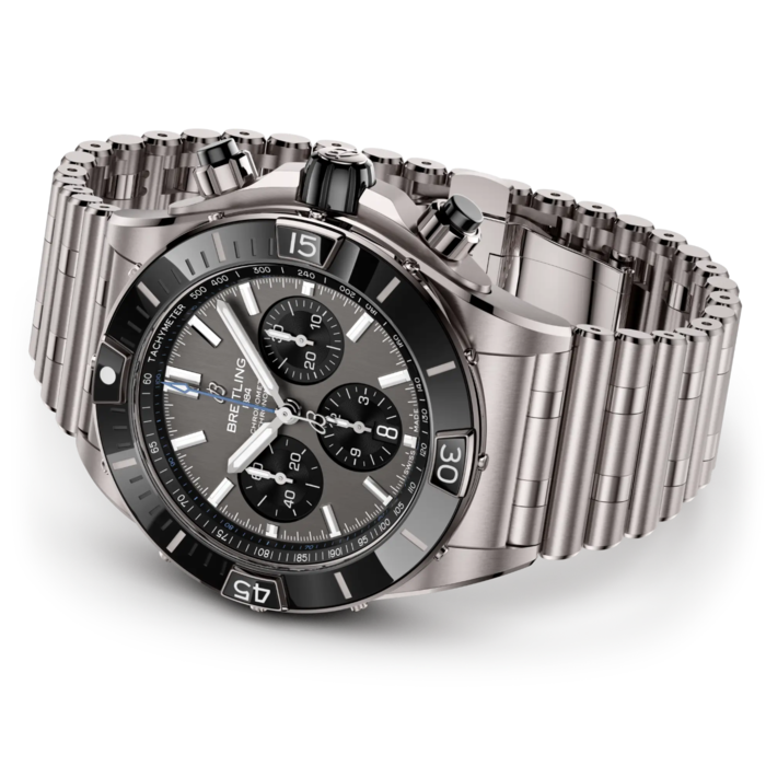 263160_01_Breitling_Super_Chronomat_44_B01_Titanium_EB0136251M1E1_Juwelier_Clem_Vercammen_4.png