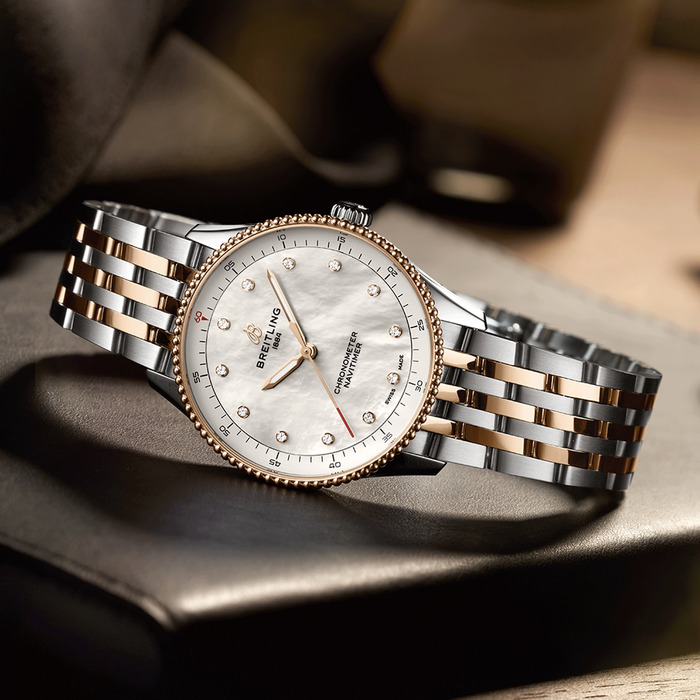 259821_01_Breitling_Navitimer_32_Steel_Gold_U77320E61A1U1_Juwelier_Clem_Vercammen_4.jpg