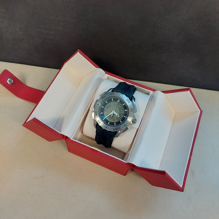 Omega_Speedmaster_Space_Mission_3291.50.00_Tweedehands_89031-985_Juwelier_Clem_Vercammen-14.jpg